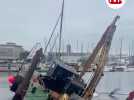 Grue ; une barge de travail