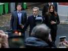 Nicolas Sarkozy prend un bain de foule avant son incarcération à la Santé