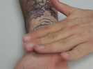 Damien Ré, tatoueur à Maubeuge, présente le Body gliss
