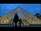 Les touristes se réjouissent de la réouverture du musée du Louvre
