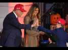 Halloween : Trump fait un "high five" avec un enfant déguisé en... Trump