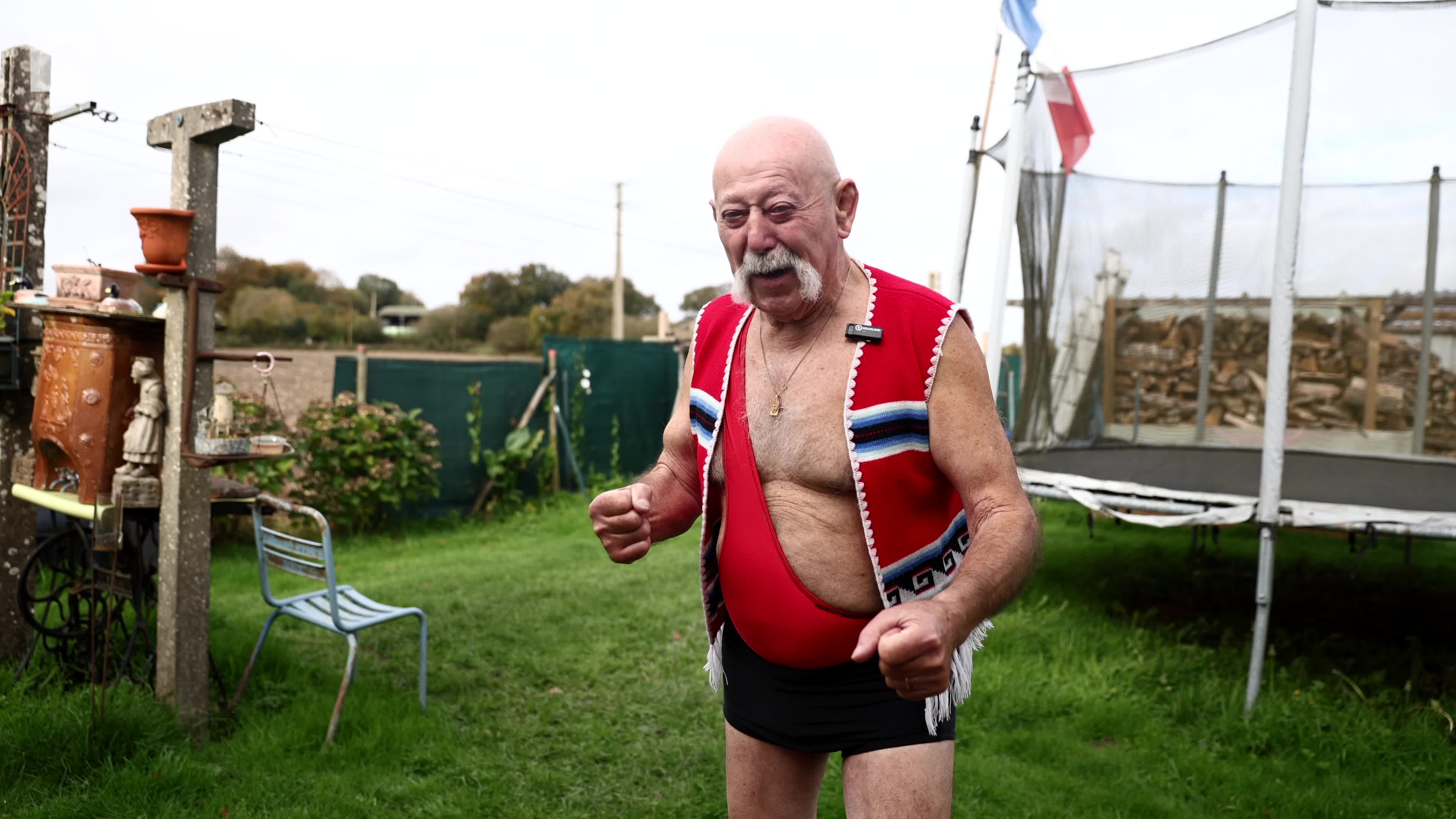 À 82 ans « et demi », le catcheur Popoff le gitan muscle son dernier round [Vidéo]