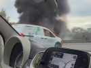Camion en feu sur l'A8 : les images impressionnantes du panache de fumée visible dans les Alpes-Maritimes