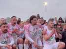 La belle communion des joueurs de Cappelle-la-Grande avec leurs supporters