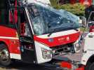 Un bus se coince sous un pont à Barentin
