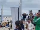 Le piano-manège, suspendu dans les airs, a fait sensation au festival pianos folies du Touquet