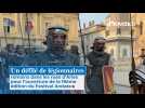 Un défilé de légionnaires romains dans les rues d'Arles pour l'ouverture de la 19ème édition du Festival Arelate
