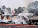 Faits divers - Une péniche familiale prend feu sur un canal de la Loire à La Chapelle-Montlinard, et mobilise une cinquantaine de pompiers