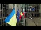 Le drapeau ukrainien hissé devant le bâtiment du Parlement européen à Bruxelles