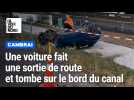 Une voiture fait une sortie de route et tombe sur le bord du canal à Cambrai