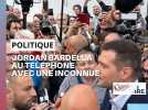 Jordan Bardella au téléphone avec une inconnue à la Foire de Châlons
