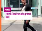 Fianso face à l'un de ses plus grands fans