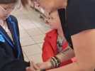 Denain : distribution des blouses pour les enfants de l'école Condorcet