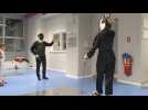 Sports - La double médaillée olympique Auriane Mallo-Breton et le président de la fédération improvisent une leçon d'escrime à Bourges