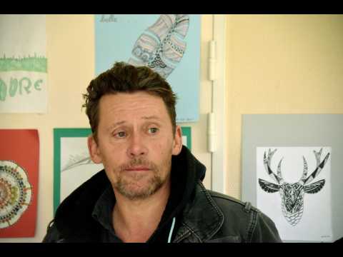 VIDEO : L'acteur Francis Renaud plac� en gard&hellip;