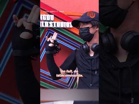 Cet homme contrôle une flotte d'épées volantes ?! #shorts