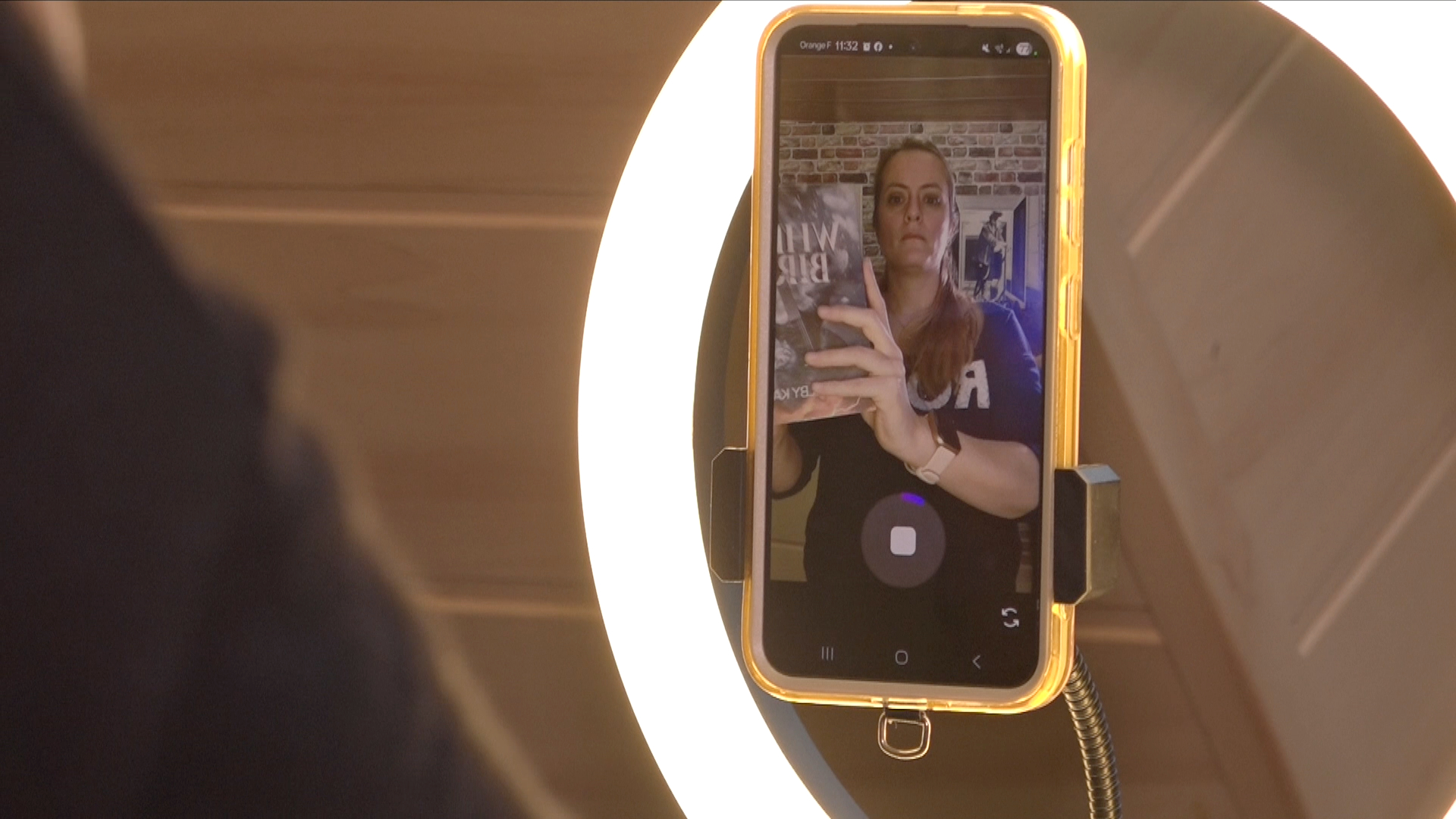 « J'essaie de sortir un roman par an mais je veux garder le plaisir » : à Scaër, Shelby Kaly s'adapte pour poursuivre sa romance avec l'écriture