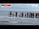 VIDÉO. Une soixantaine de courageux bravent le froid pour se baigner dans une eau à 4 degrés à Cabourg