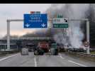 VIDÉO. « On laisse crever ces agriculteurs », sur l'A64, les blocages agricoles continuent