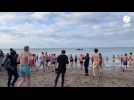 VIDÉO. Près de 250 personnes se sont jetées à l'eau pour le bain Noël 2025 d'Agon-Coutainville