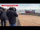 VIDÉO. En Vendée, les habitants des Sables-d'Olonne découvrent le bateau de pêche échoué sur la plage