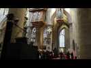 Le couple royal assiste à la messe célébrée pour le 800e anniversaire de la cathédrale Saints-Michel-et-Gudule