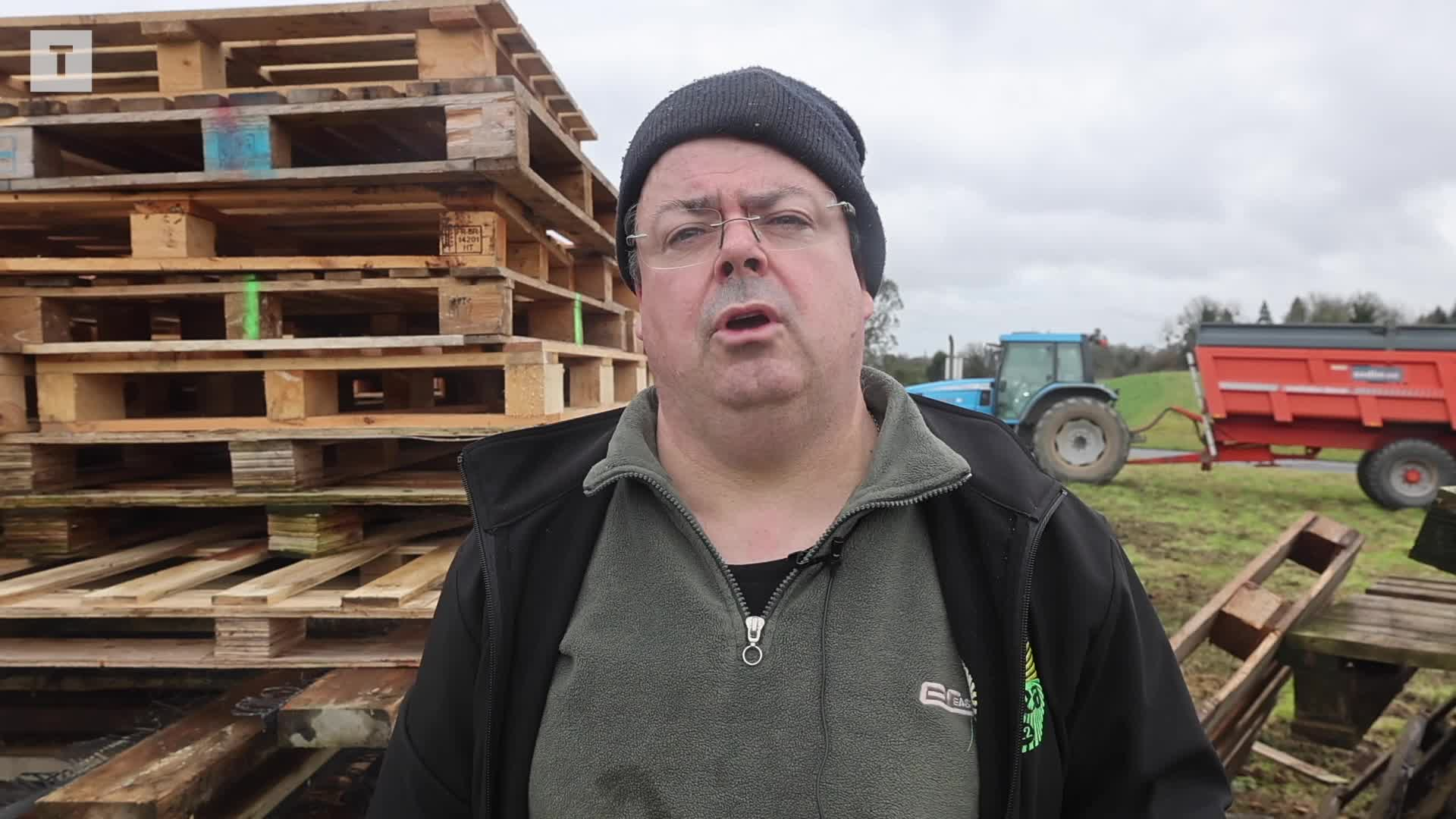 « C'est le début, après on va hausser le ton » : les agriculteurs de retour sur le rond-point de Kernilien, près de Guingamp [En images et vidéo]