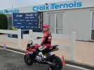 Zoé 11 ans pilote de moto sur circuit