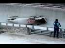 Le terrible accident des Autrichiens en bobsleigh, qui se retournent à 120 km/h
