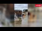 VIDÉO. Inondations : son restaurant péniche heurté par un bateau, les pompiers interviennent