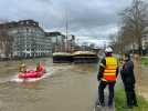 VIDÉO. Inondations : les pompiers sécurisent les péniches dans le centre de Rennes, la circulation fluviale interdite