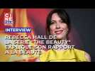 Rebecca Hall de la série "The Beauty" explique son rapport à la beauté