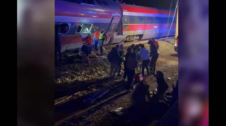 Une vingtaine de morts, deux wagons projetés dans un ravin… Ce que l’on sait de l’accident de trains en Espagne [Vidéo]