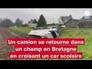 VIDÉO. En Bretagne, un camion se retourne dans un champ lors d'un croisement avec un car scolaire