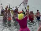 Des dizaines de courageux pour Le traditionnel bain de Carnaval