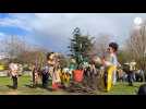 VIDÉO. Au festival Méliscènes, à Auray, une parade avec deux marionnettes géantes