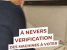 Élections - Installation de la machine à voter électronique, arrivée des premiers électeurs... À Nevers, tout est prêt pour le premier tour des municipales