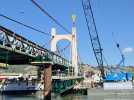 Une première poutre métallique de 55 mètres et 33 tonnes installée sous le pont de Condrieu