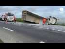 VIDÉO. À Courbeveille, un poids lourd de 44 tonnes se renverse sur la chaussée, le conducteur blessé