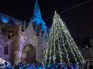 VIDÉO. Show acrobatique, sapin géant illuminé... La féérie de Noël s'est emparée de Guérande