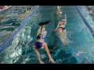 Plongée au coeur d'un entraînement de nage avec palmes de haut niveau