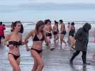 Premier bain du jour de l'an au Touquet : ambiance 100% givrée !