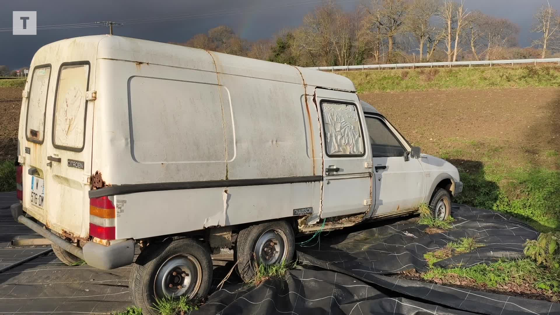 « Je suis le seul dans le monde » : à Pontivy, Mickaël Le Botlan, réparateur et vendeur acharné de C15 et Berlingo [Vidéo]