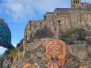 VIDÉO. Une parade de créatures fantastiques clôture la première édition de Monts et merveilles au Mont-Saint-Michel