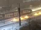 VIDÉO. Saint-Nazaire recouverte de neige, trains et voitures roulent malgré tout