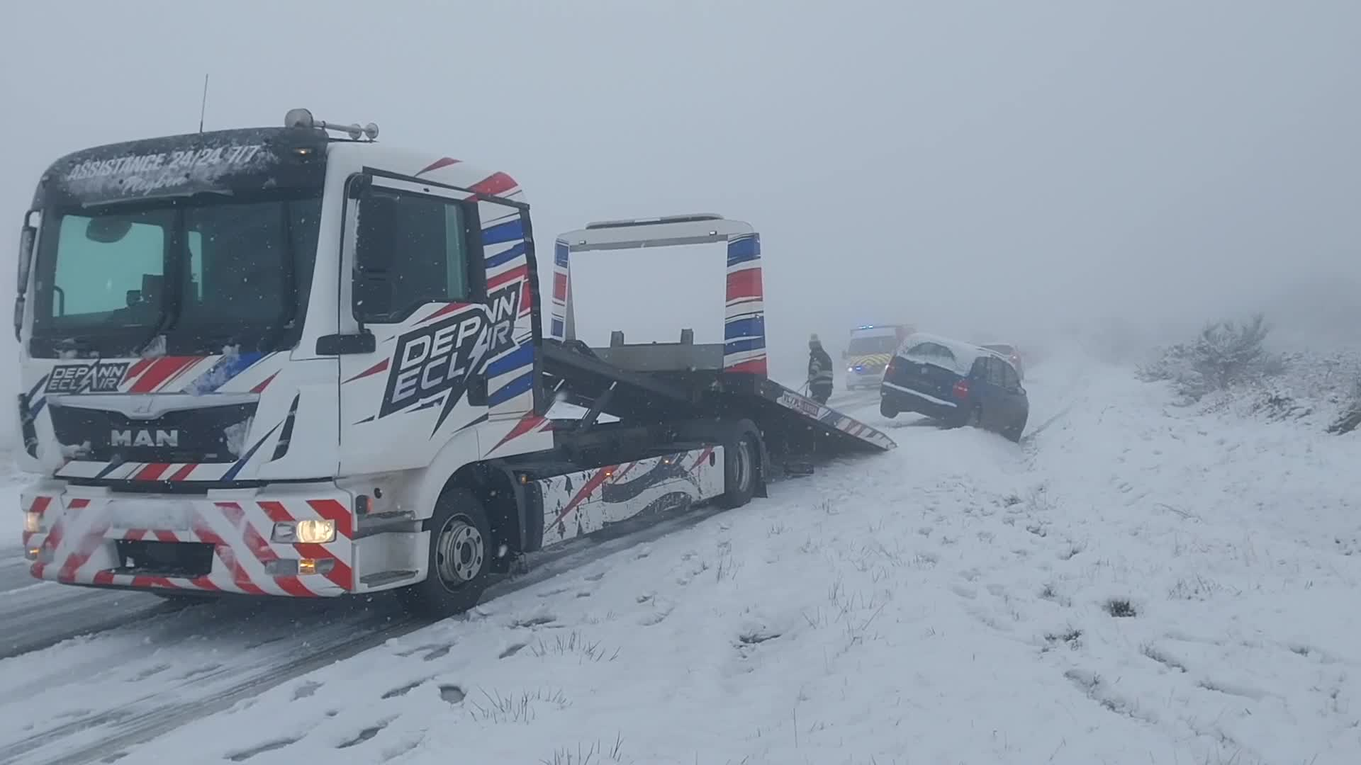 Froid glacial et chaos sur les routes, enseignant menacé de mort, rappel de laits infantiles : le point à la mi-journée
