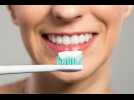VIDÉO. Pourquoi ne devriez pas vous rincer la bouche après le brossage des dents