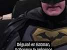 Déguisé en Batman, il interpelle un conseil municipal au sujet de ICE