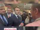 Une cuvée "For sure" présentée au président Macron par un vigneron des Costières