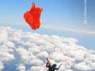 Un parachutiste survit à un accident en plein saut